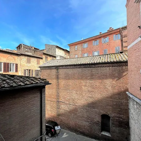 Casa Dany-at The Beginning Of The Main Street Apartment Siena
